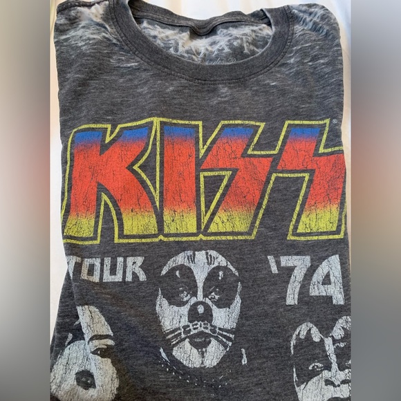 Kiss T-shirt size small. - Picture 2 of 2